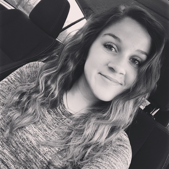 Meet your Posher, Danielle - Picture 1 of 1